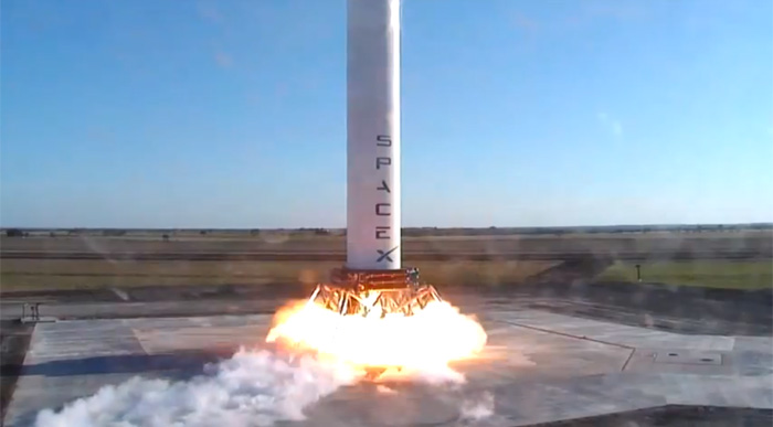 Private Reusable Rocket Prototype Takes 2-Story Test Hop
